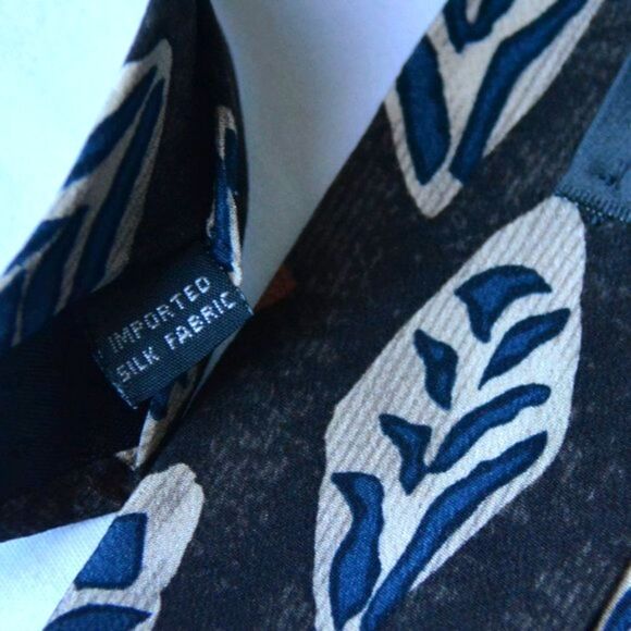 Vintage Men's 100% Silk Vintage Tie - Abstract Motif by Chez Roffe - Picture 12 of 13